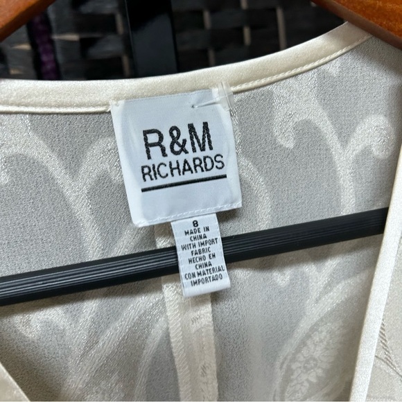 R&M Richards Vintage Paisley Print pearl blouse size 8 medium with tail - Picture 4 of 12